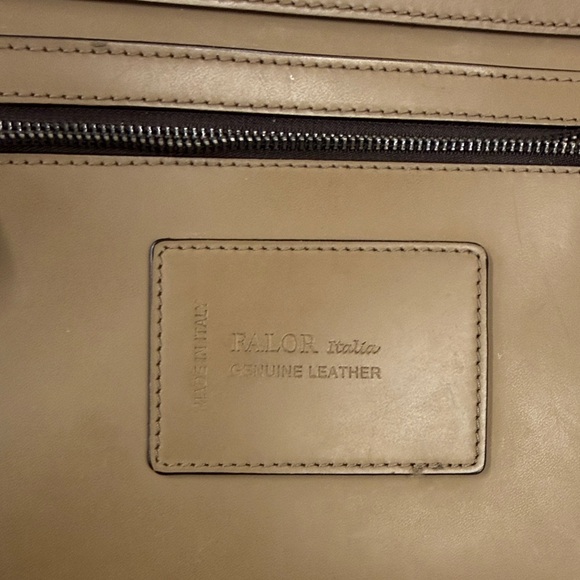 Falor italia Elegant Tan Leather Tote Bag - Picture 7 of 7